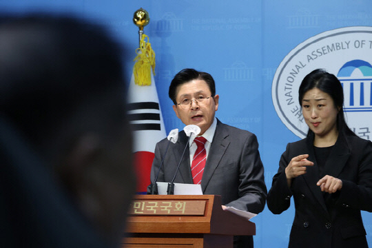 지난 2024년 12월19일 서울 여의도 국회 소통관에서 황교안 전 국무총리가 현안 기자회견을 하고 있다.<연합뉴스 사진>